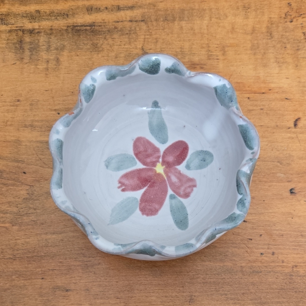 ByBee Pottery (Kentucky) Ruffled Edge Bowl 5 & 5/8"